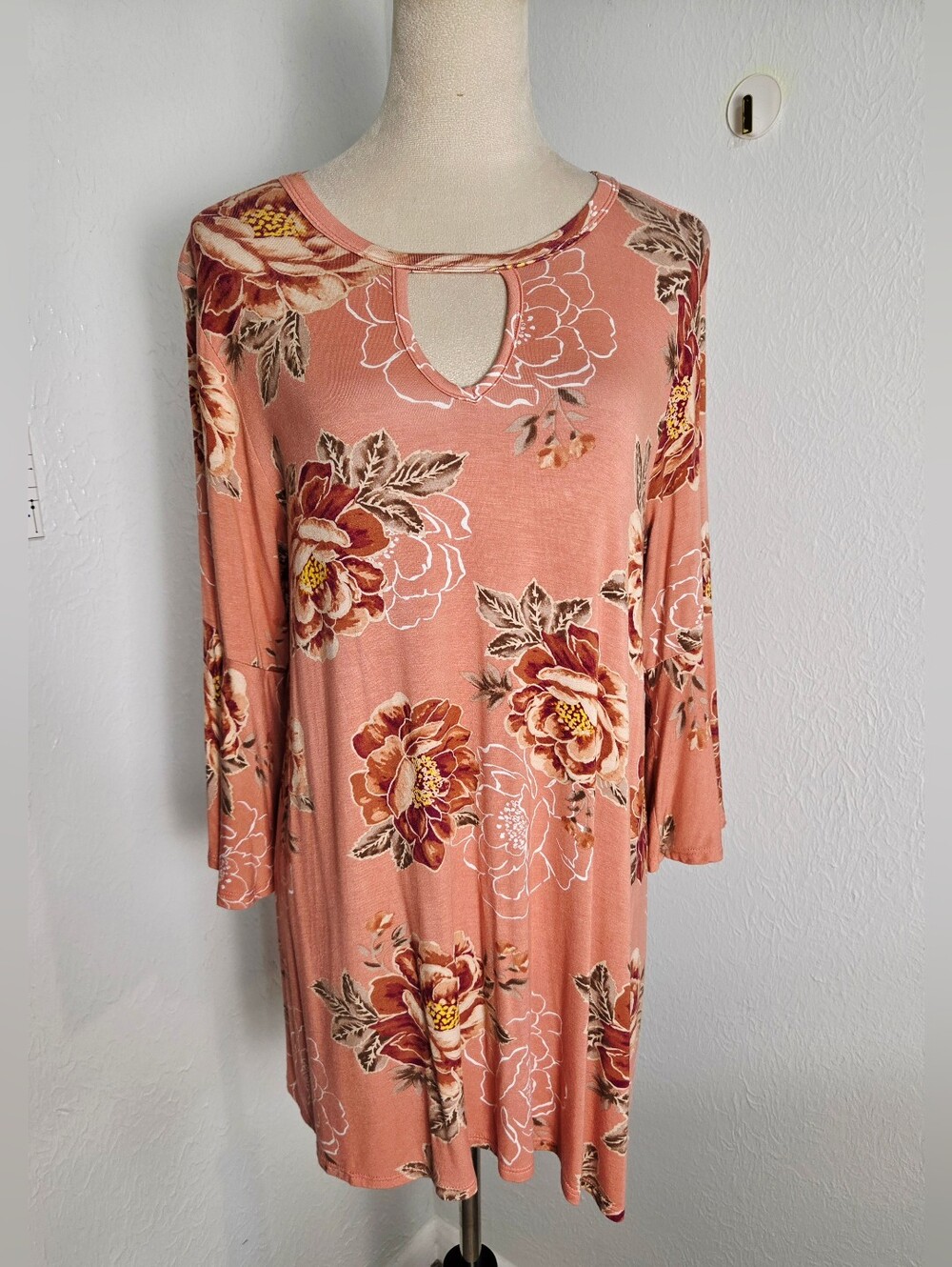 Crepas Peach Floral Keyhole Tunic Dress with Bell Sleeves, Size Medium